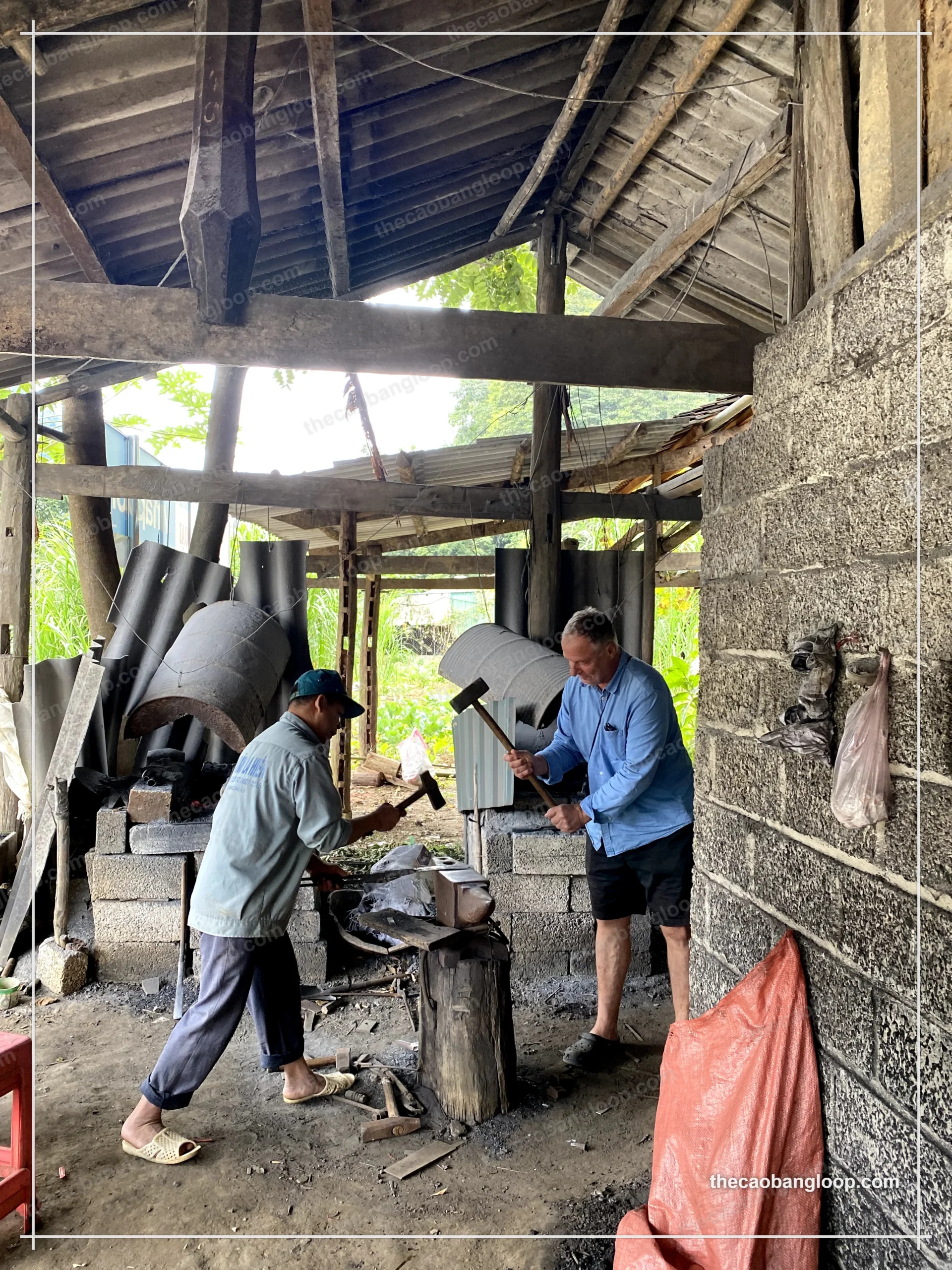 Phuc-Sen-hammer-village-tour-cao-bang-loop